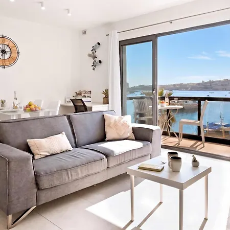 A Sunny Seaview In - Happy * Sliema